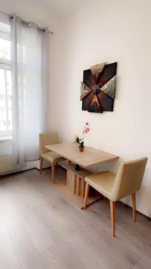 Premier Quad Room Wh Wien Exteriör bild